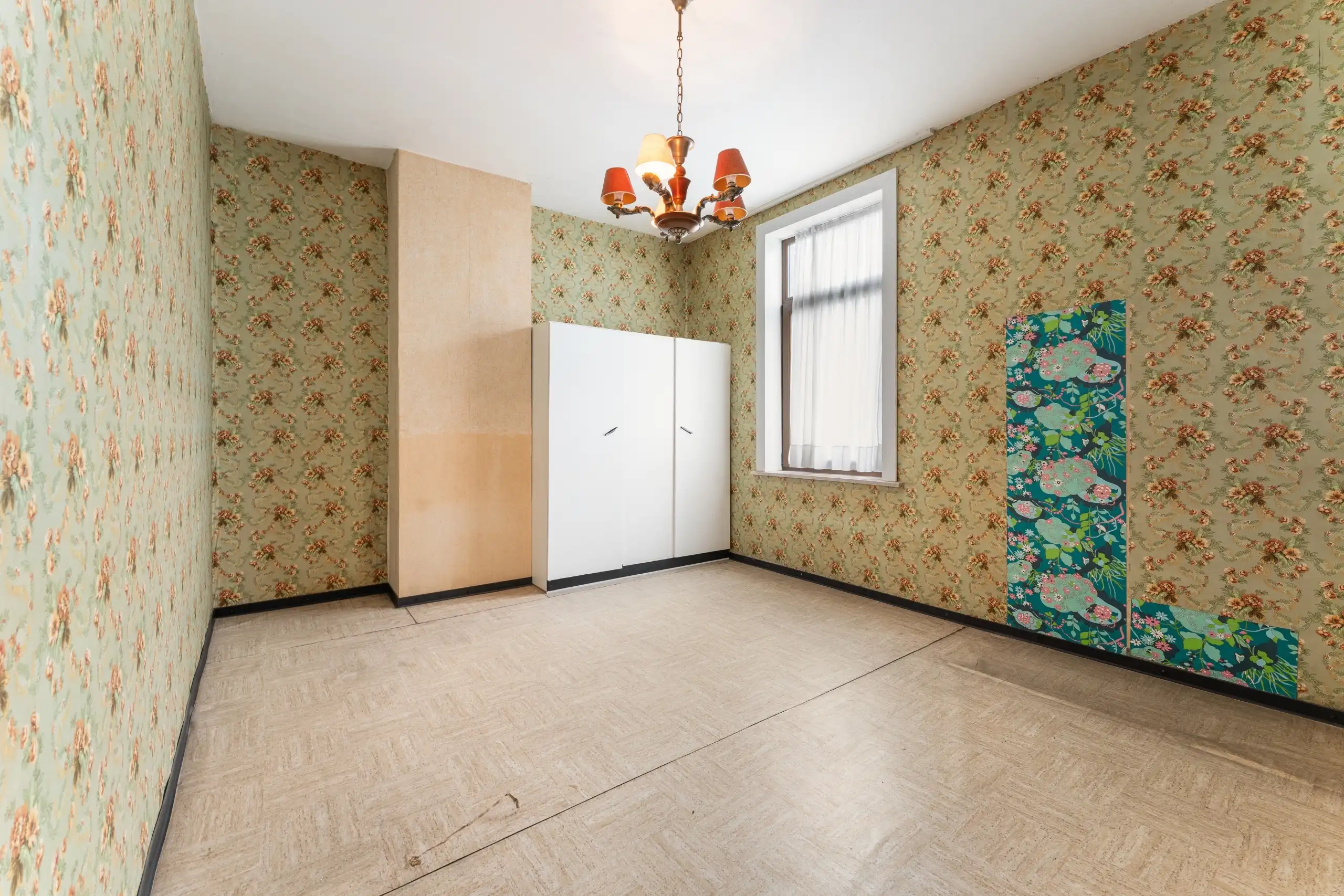 Zeer ruime te renoveren woning in centrum met 5 slpks. & tuin foto 4