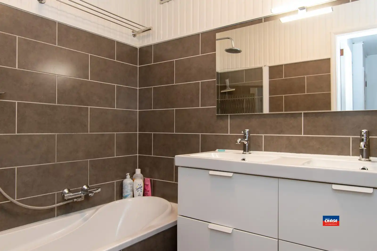 Appartement met 2 slpks, terras, berging en garagebox foto 11