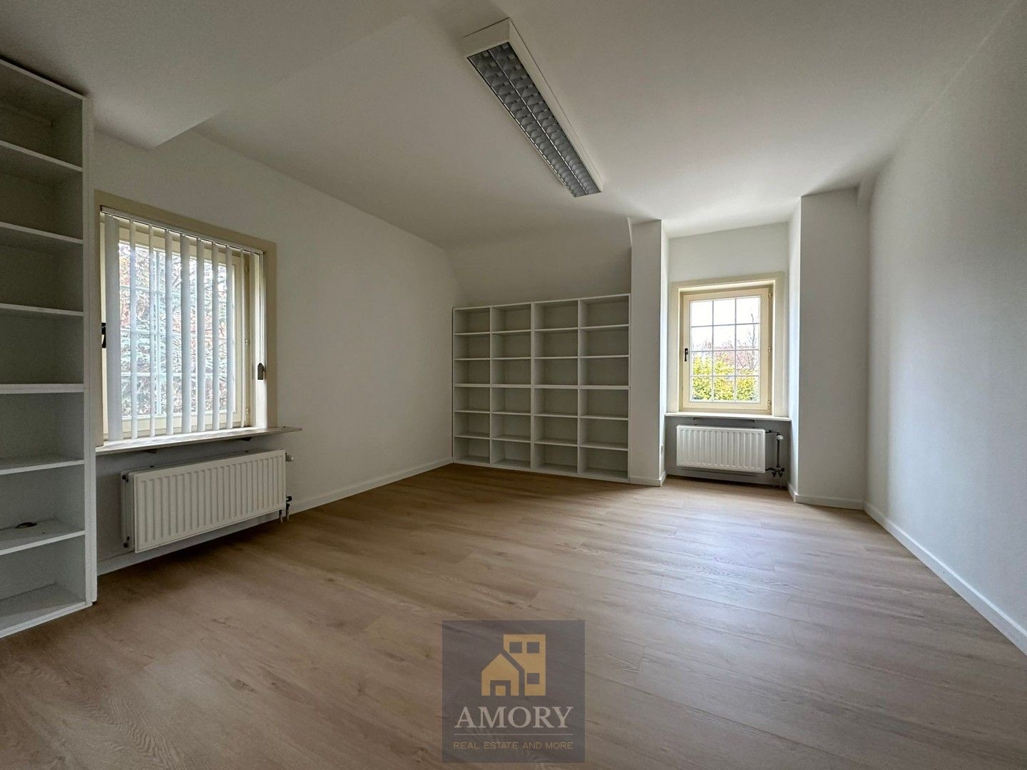 Ruim kantoorgebouw of praktijkgebouw foto 8