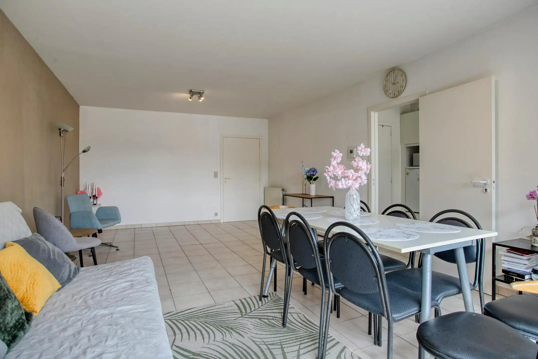 Verzorgd 2-slaapkamerappartement aan het Stationsplein foto 5