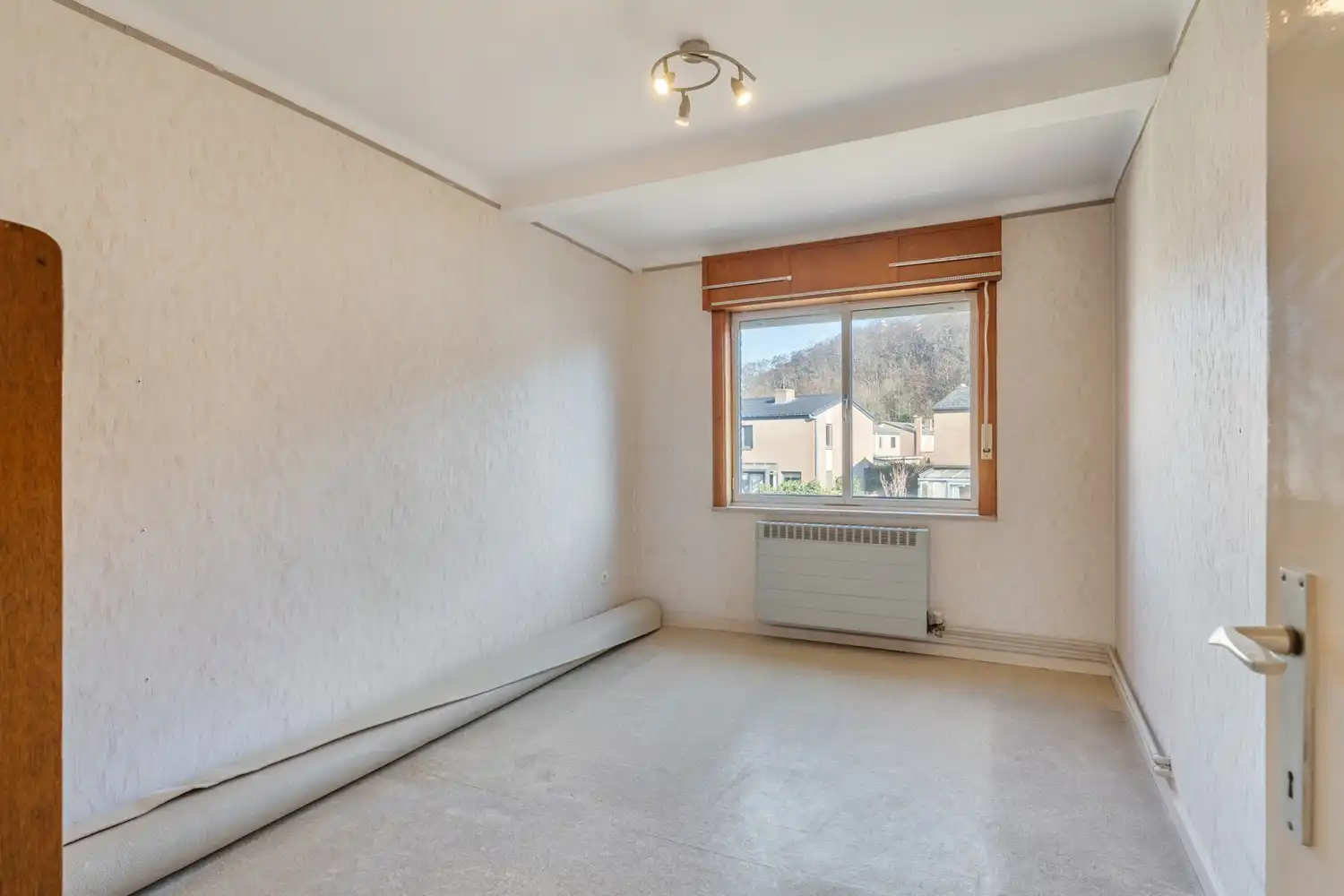 Goed gelegen en half open woning met 3 ruime slaapkamers, een extra leefruimte, een garage en een tuin te Kessel-Lo! foto 12