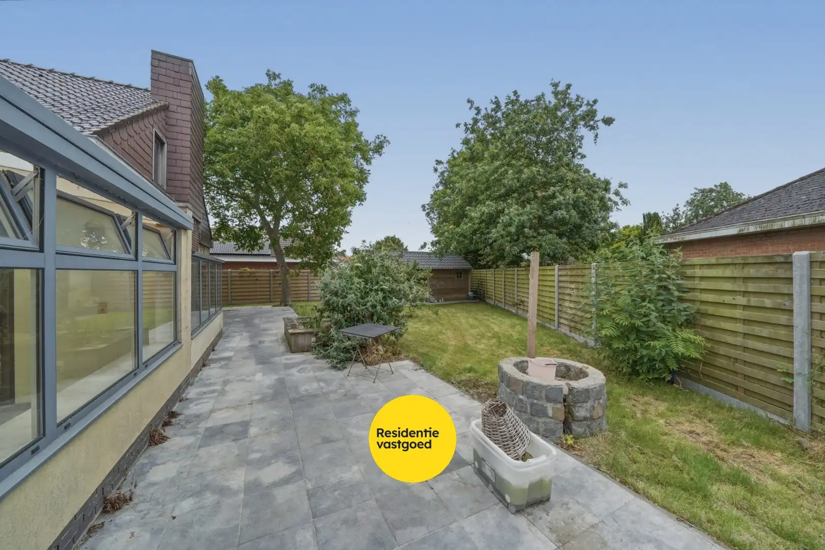 Vrijstaande bungalow met veel potentieel langs het water in hartje Oudenburg foto 5