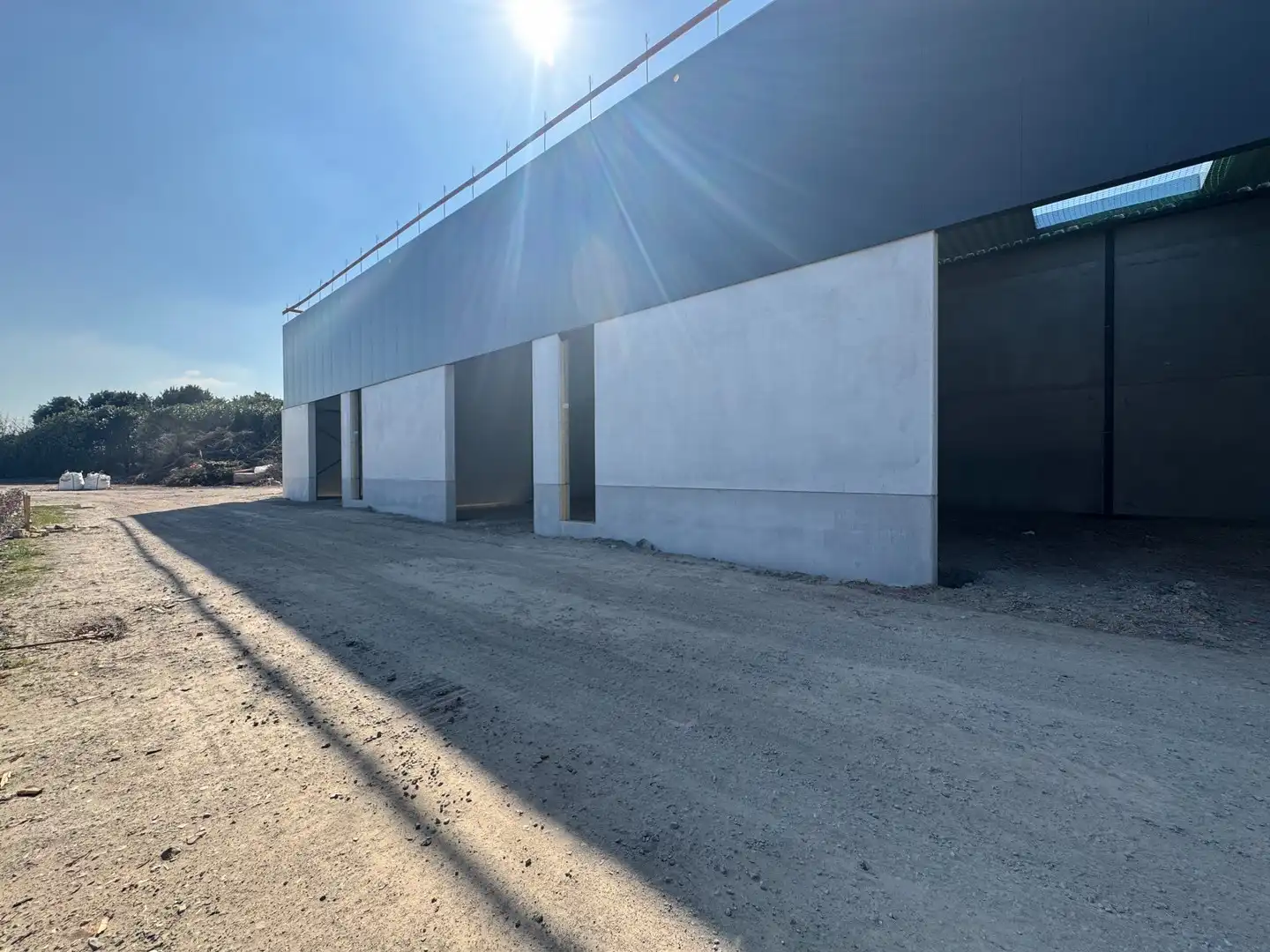 NIEUWBOUW KMO TOONZAAL INCL. 6 STAANPLAATSEN foto 6