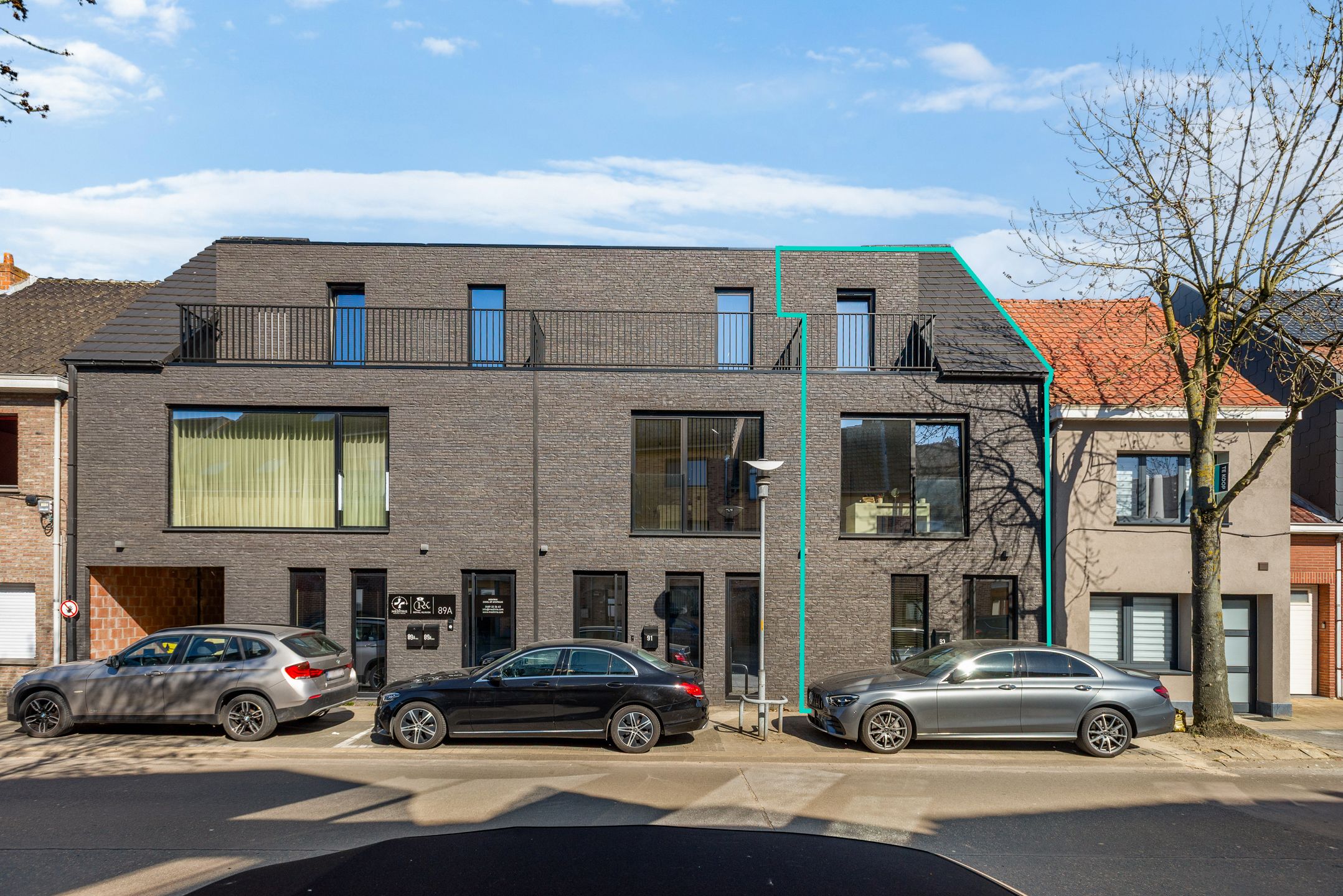 Recente woning met autostaanplaats nabij Bornem centrum foto {{pictureIndex}}