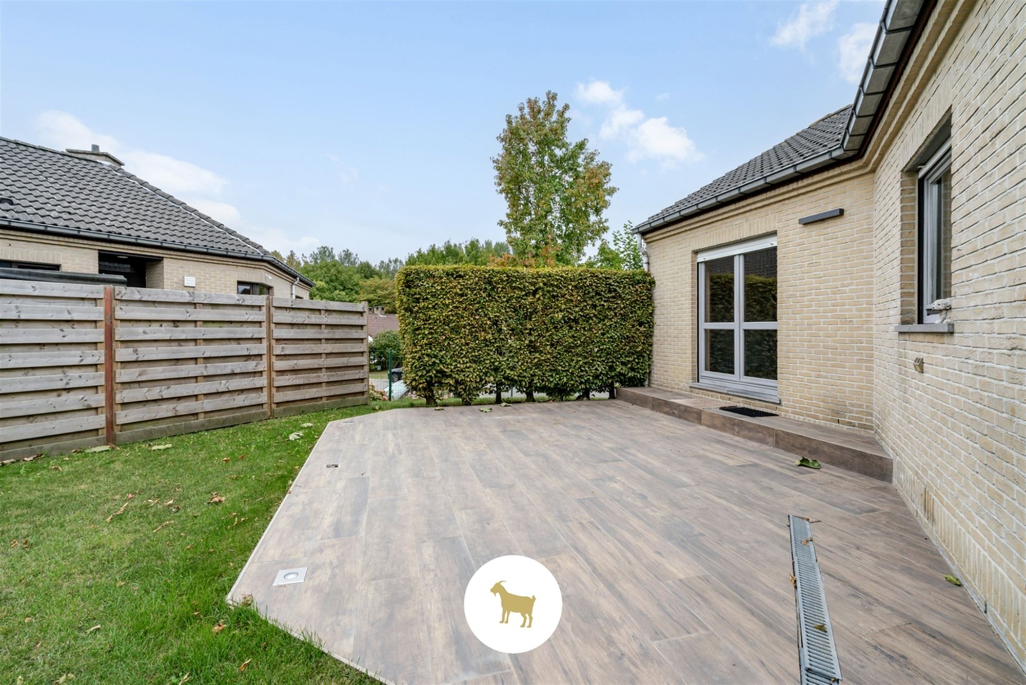 Instapklare OPEN BEBOUWING met 3 SLAAPKAMERS en GARAGE op een rustig gelegen PERCEEL GROND van 655m² foto 10
