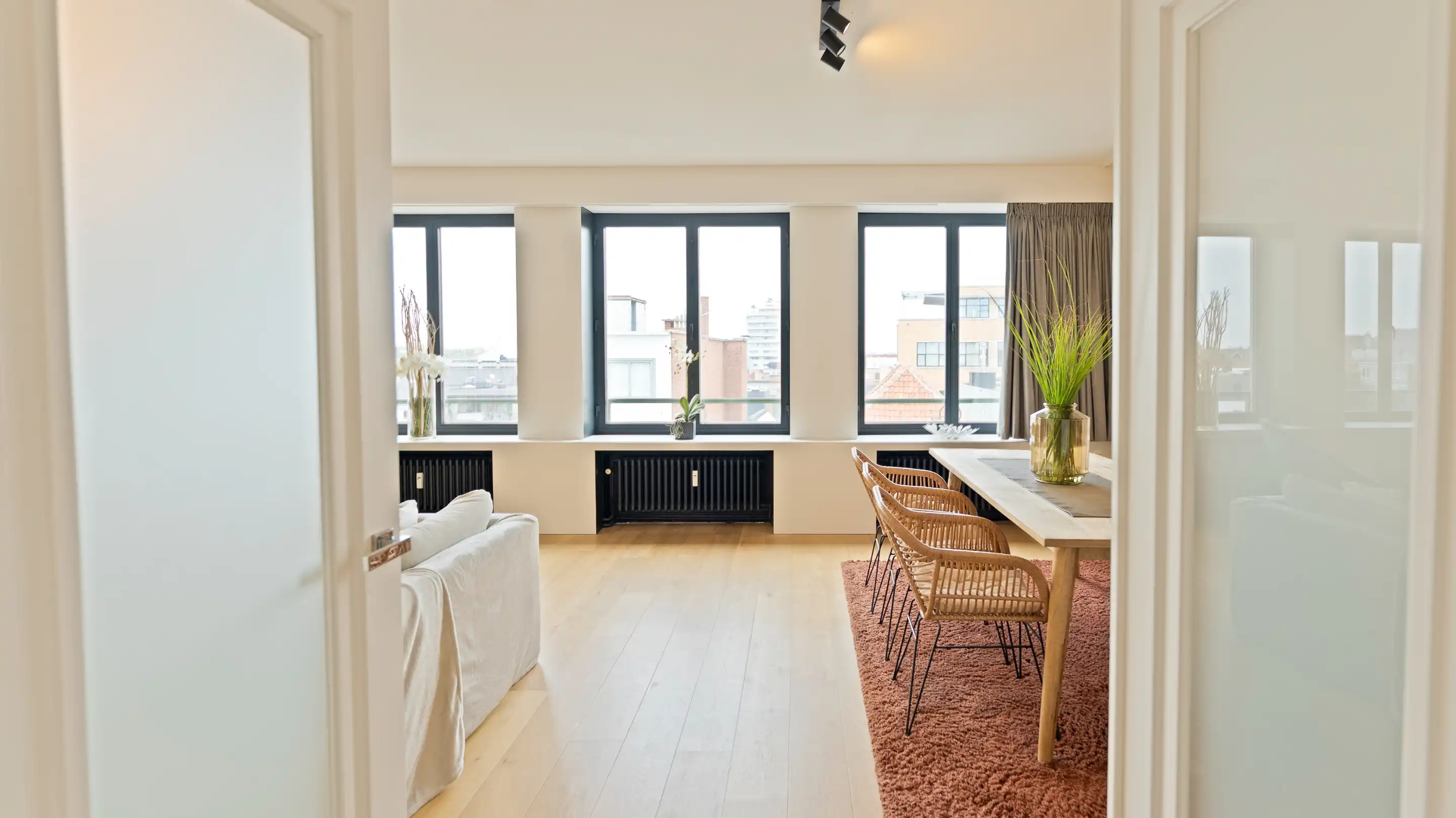 Karaktervol appartement met panoramisch zicht in hartje Kortrijk met garage foto 7