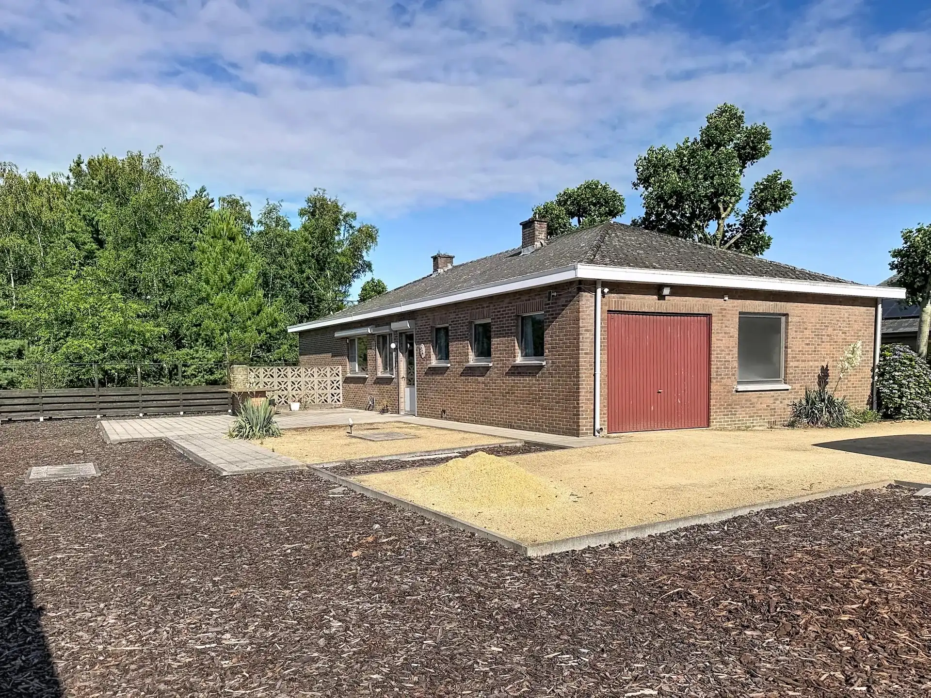 Te renoveren gelijkvloerse woning met 3 slaapkamers op een ruim perceel. foto 26