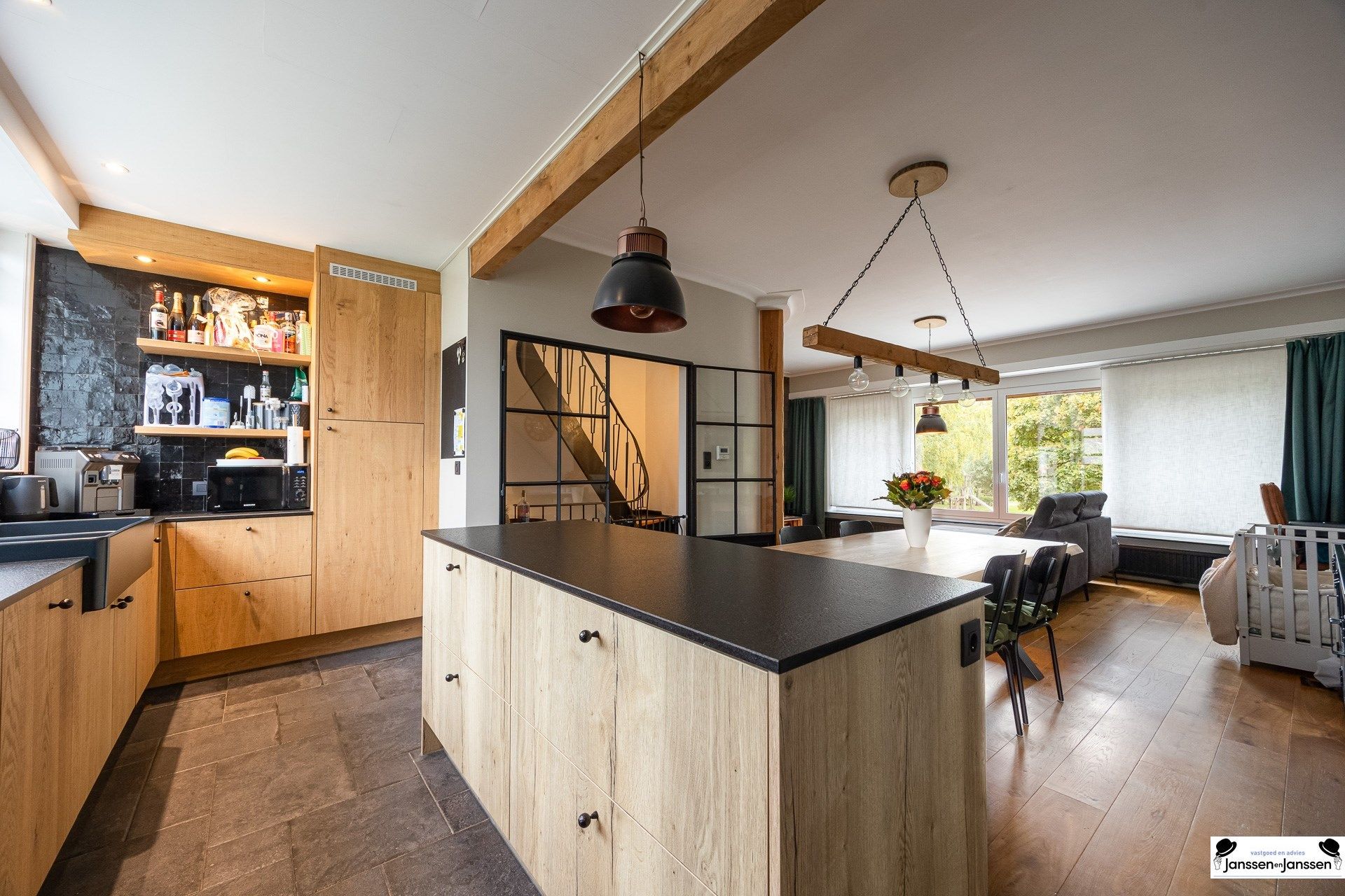 Prachtig gerenoveerde woning met 3 slaapkamers en uitzicht op groen foto 5