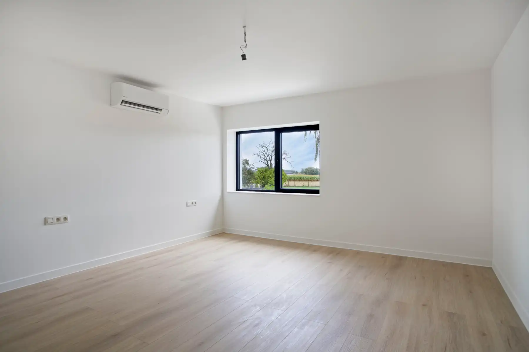 Gerenoveerde woning met 5 slaapkamers en bijbouw foto 12