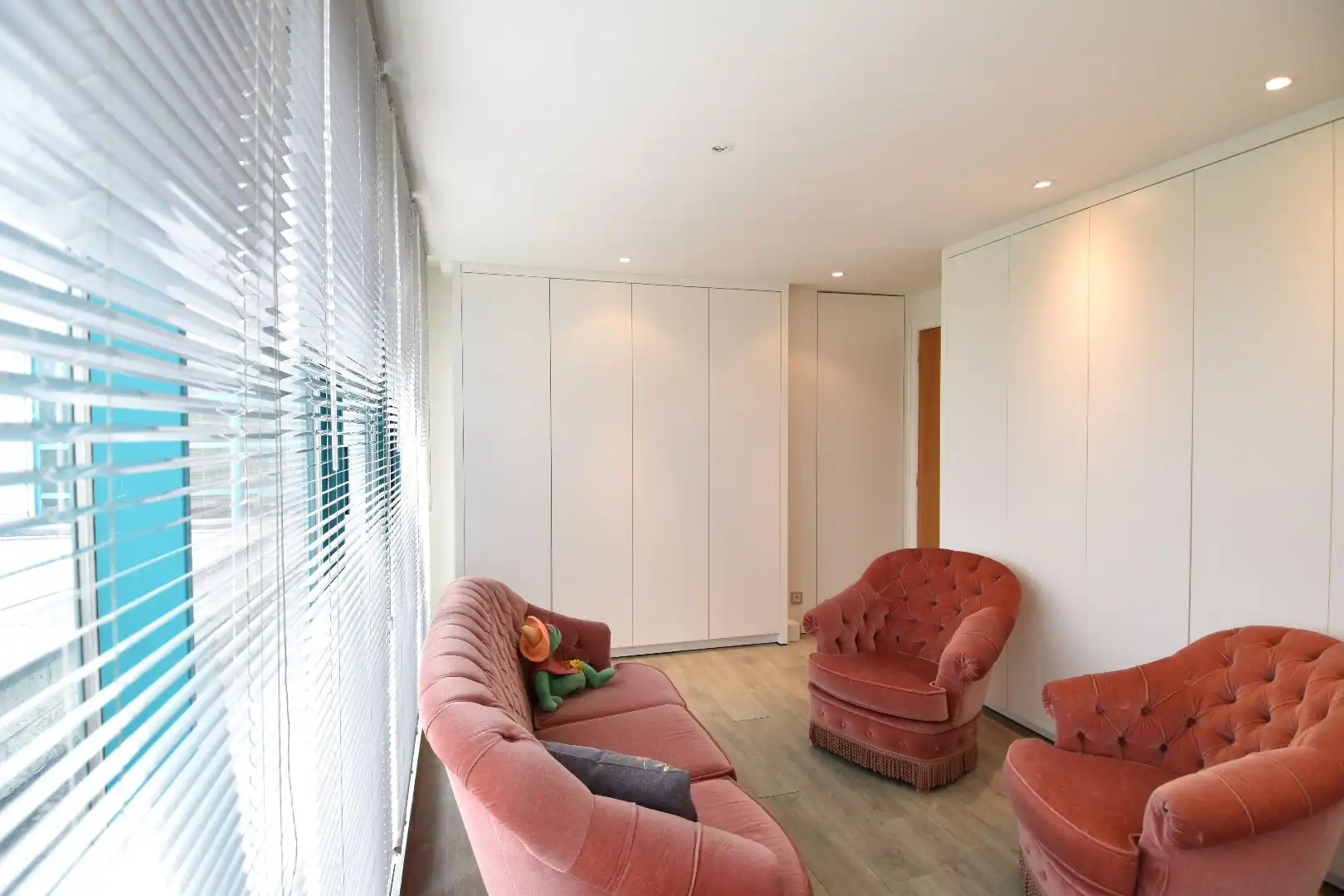 Uitzonderlijk vastgoed te koop op een zeer royaal perceel (2103 m²) in Gullegem foto 23