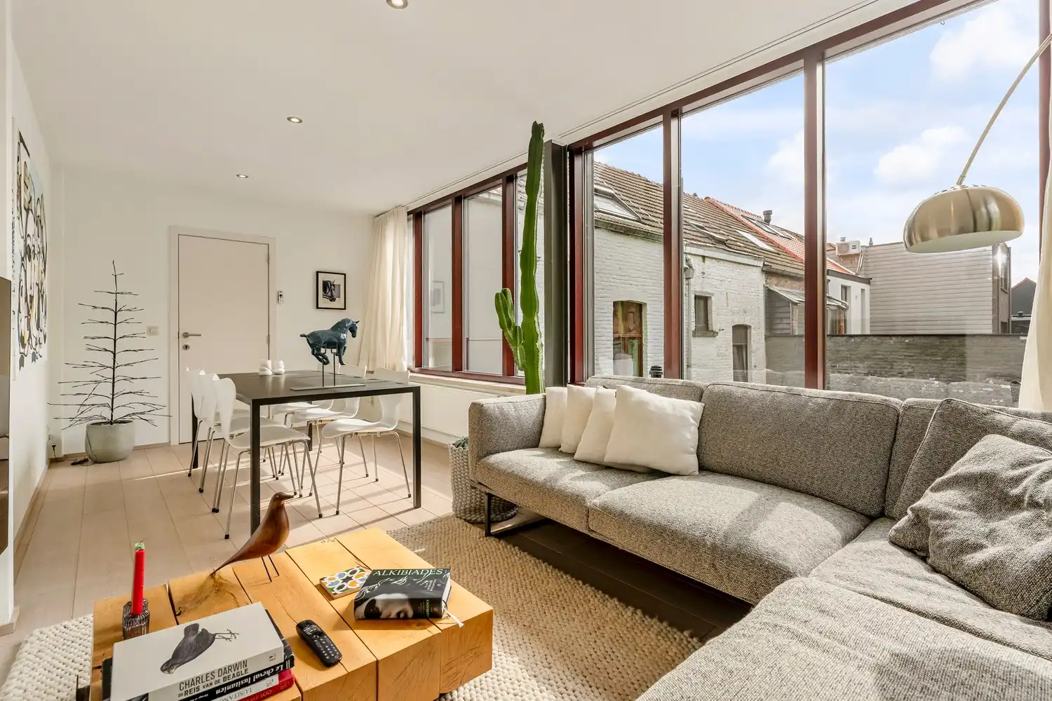 Grondig en stijlvol gerenoveerde burgerwoning met 5 slaapkamers, 3 badkamers en een tuin te centrum Leuven! foto 25