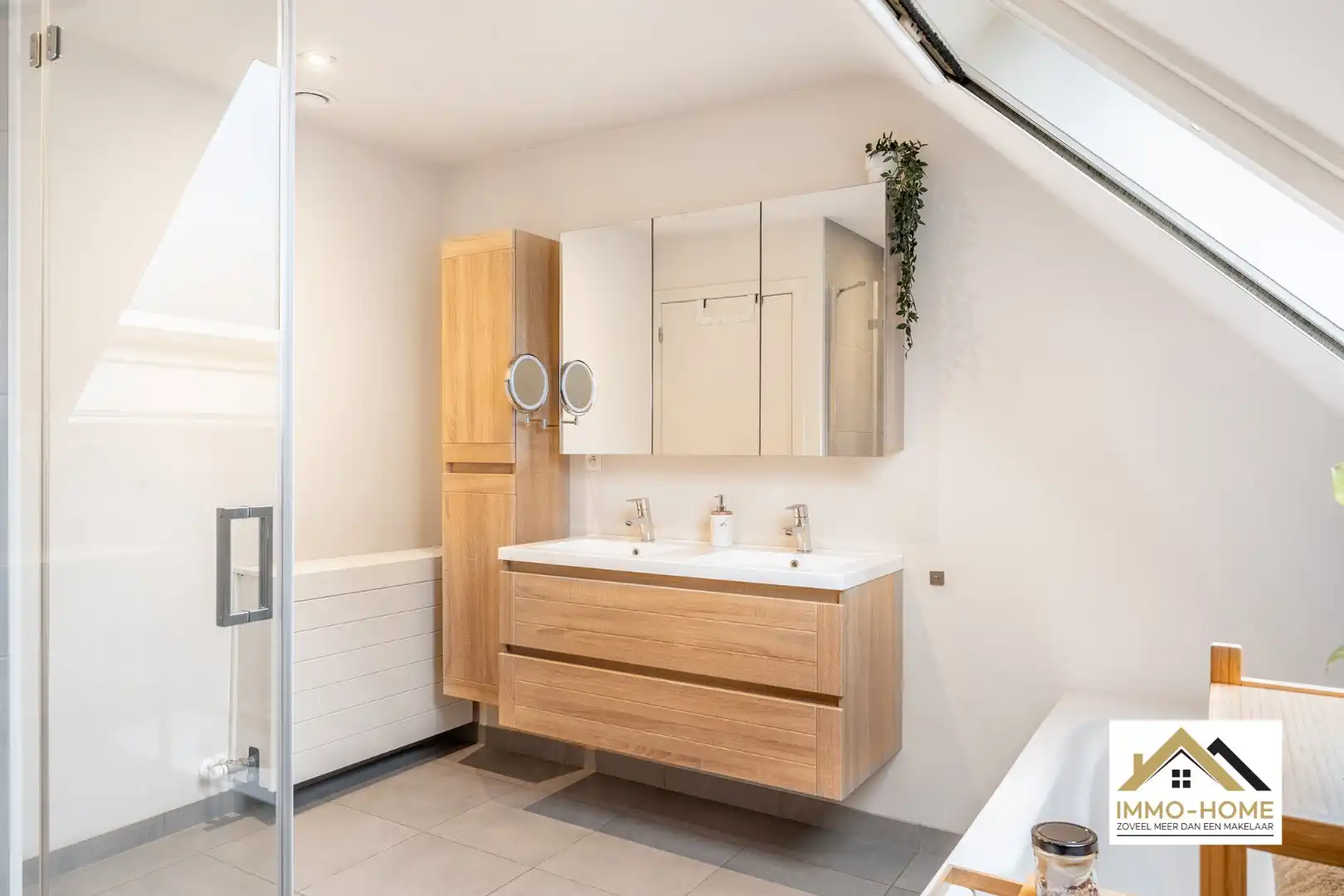 Prachtige HOB met zonnepanelen in een doodlopende straat! foto 21