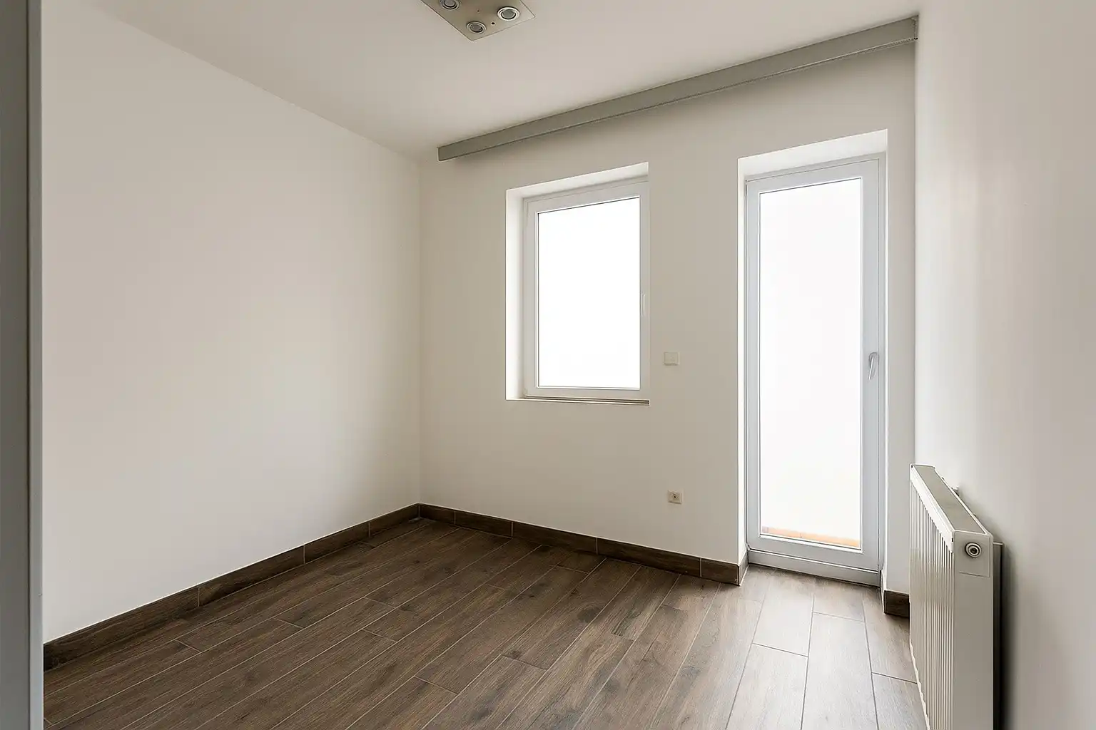 Instapklaar 3-slaapkamer appartement met terras! foto 6