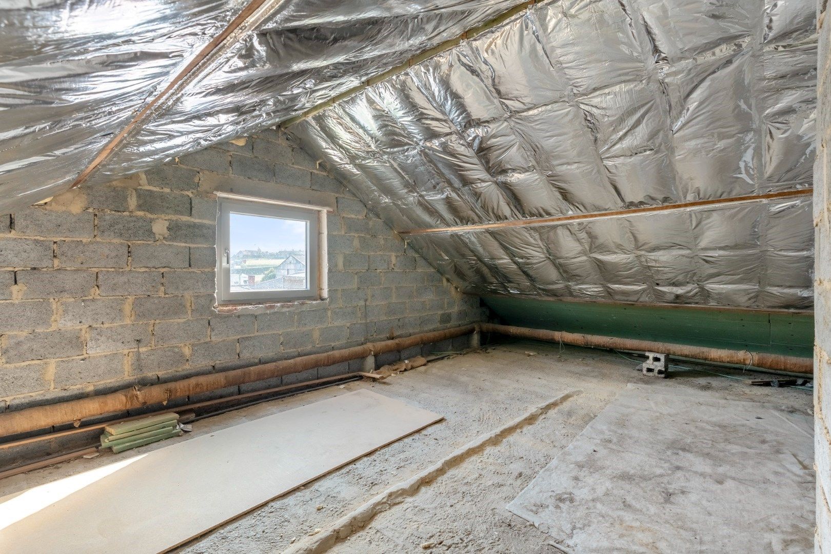 Gerenoveerde vrijstaande bungalow-woning met zuid-west gerichte tuin, op 9a 33ca met zicht op achterliggend groen.  foto 23