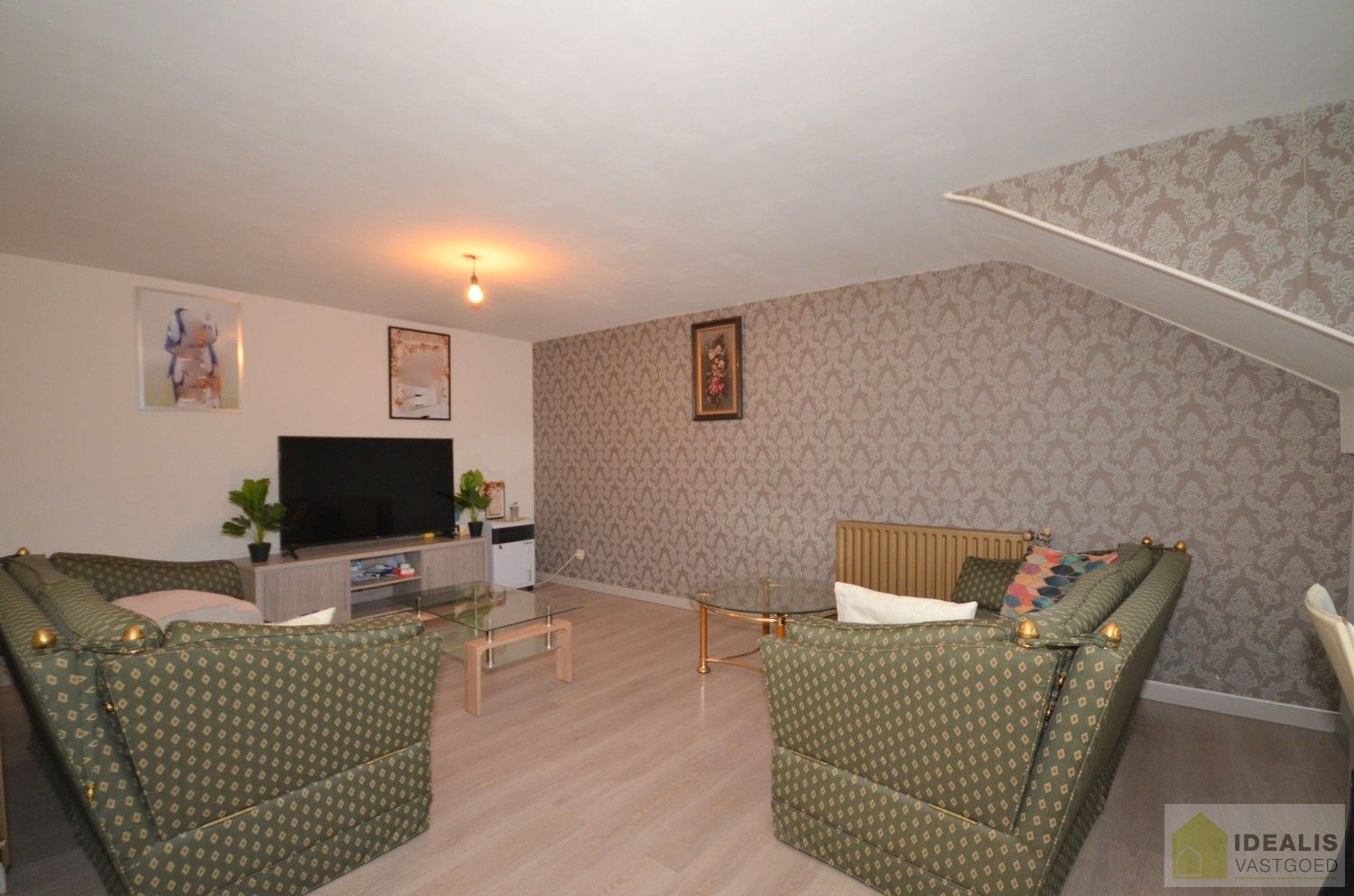 APPARTEMENT OP 2de  VERDIEP MET RUIM 80M² BEWOONBARE OPPERVLAKTE, 2 SLAAPKAMERS EN INPANDIGE GARAGE IN HET HARTJE VAN BOCHOLT foto 2