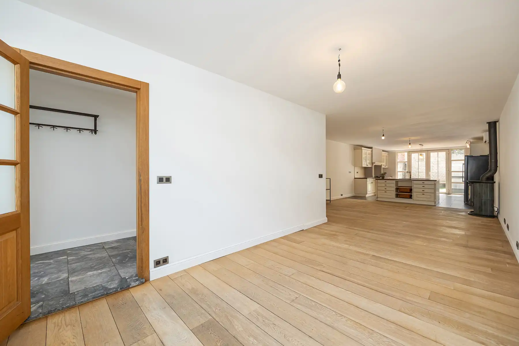 Uitstekend gelegen, ruime woning met zonnige tuin foto 2