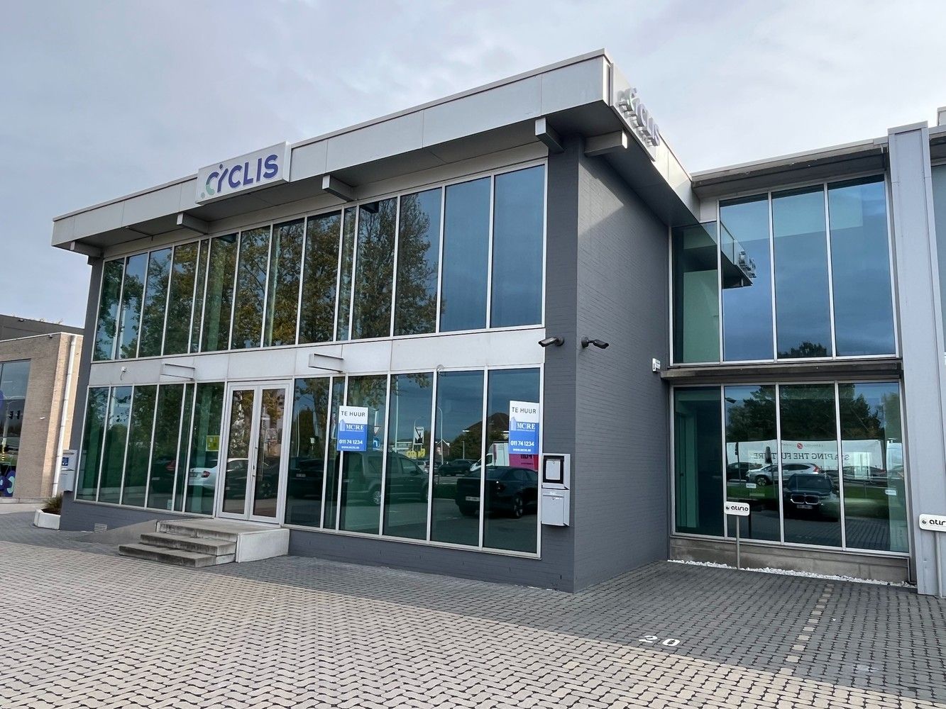 230m² kantoren foto {{pictureIndex}}