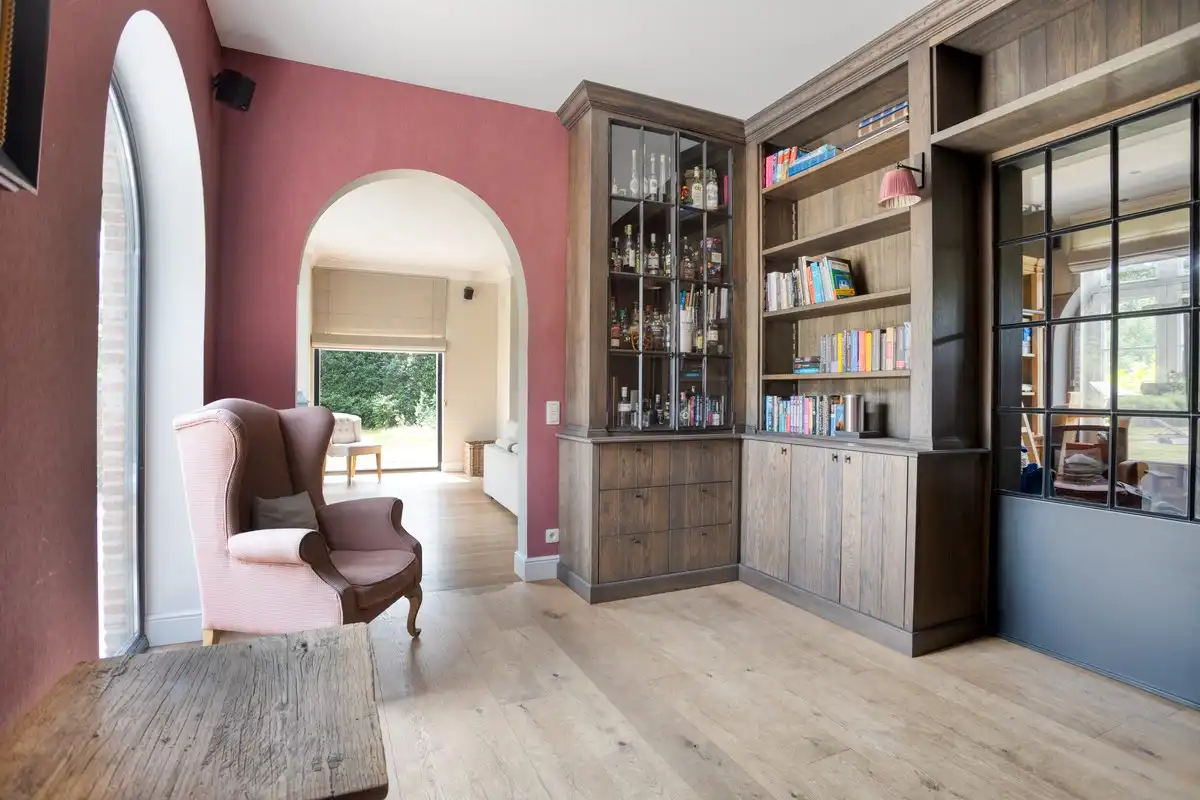 Exclusieve villa met oa 5 slaapkamers en verwarmde zwemvijver  op 2.070 m². foto 7