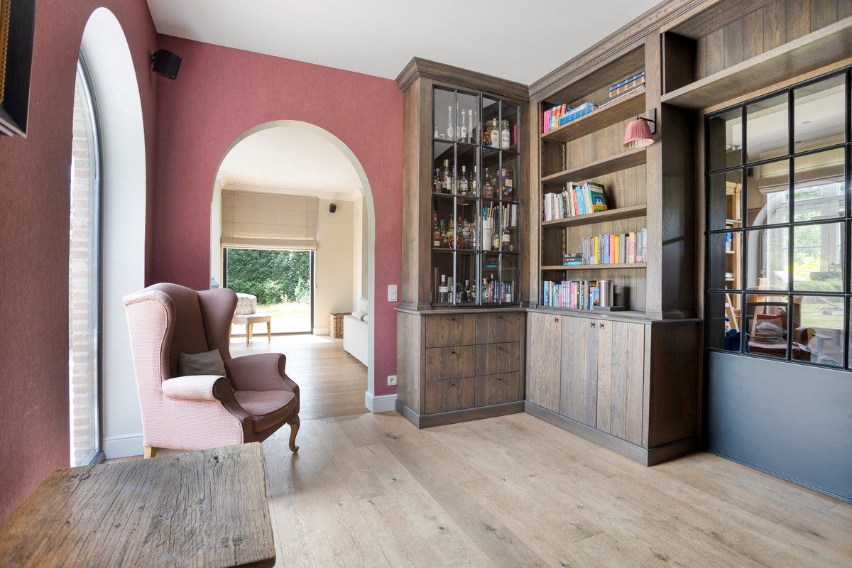 Exclusieve villa met oa 5 slaapkamers en verwarmde zwemvijver  op 2.070 m². foto 7