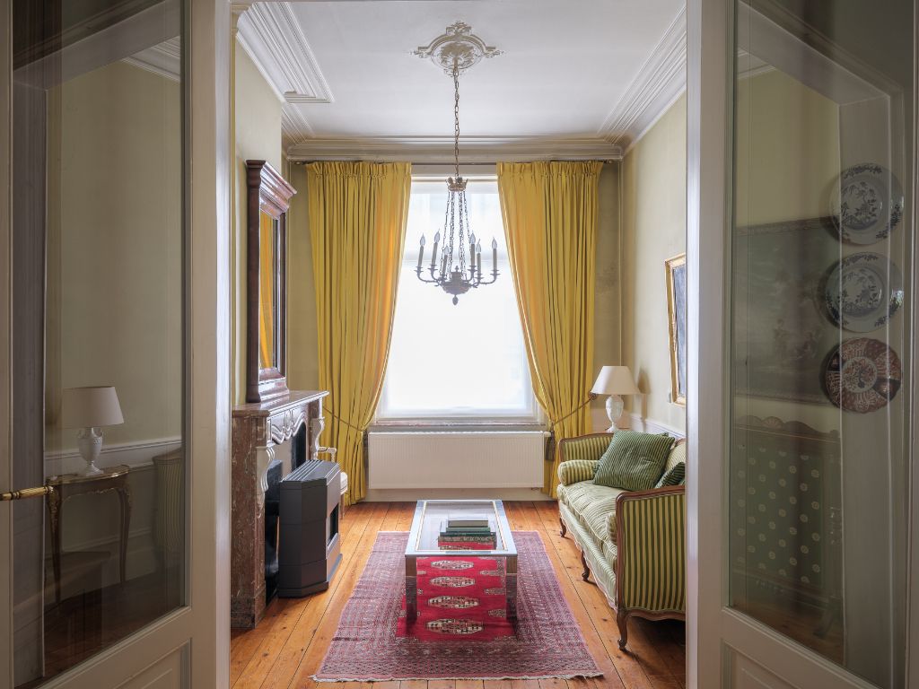 Karaktervolle burgerwoning met drie slaapkamers en een aangename, groene tuin op een uitstekende locatie in Gent. foto 2