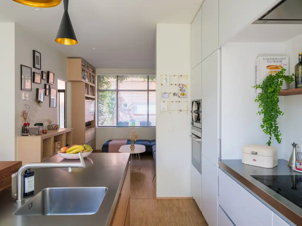 Gentbrugge - Stijlvol gerenoveerde burgerwoning met drie slaapkamers en stadstuin foto 2
