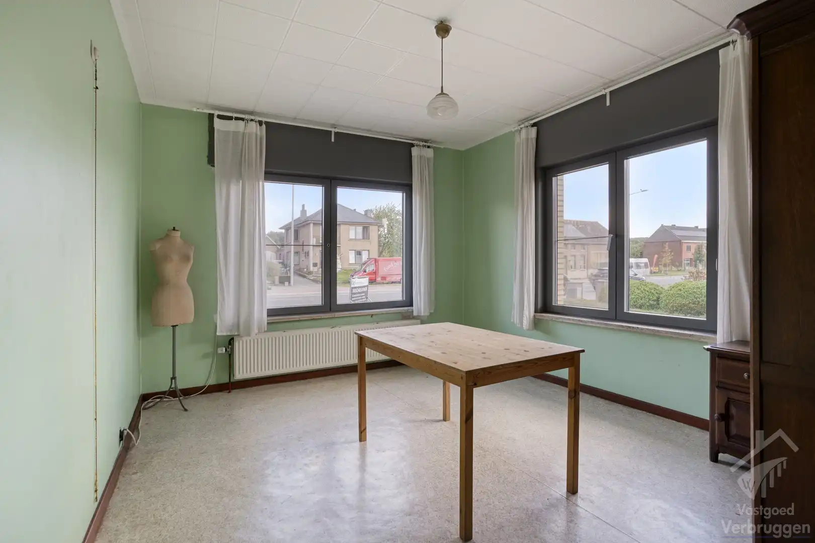Volledig onderkelderde bungalow te koop op groot perceel foto 8