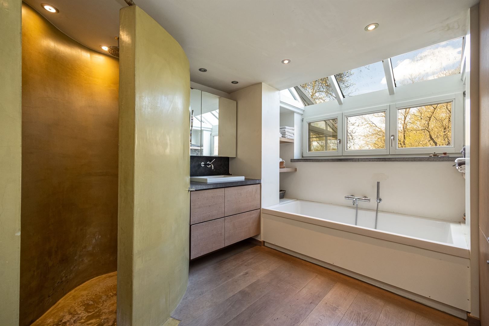 Charmante woning met orangerie en grote, sfeervolle tuin.  foto 18