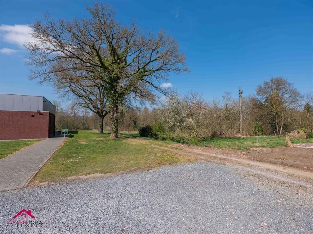 Half vrijstaande woning met garage foto 47