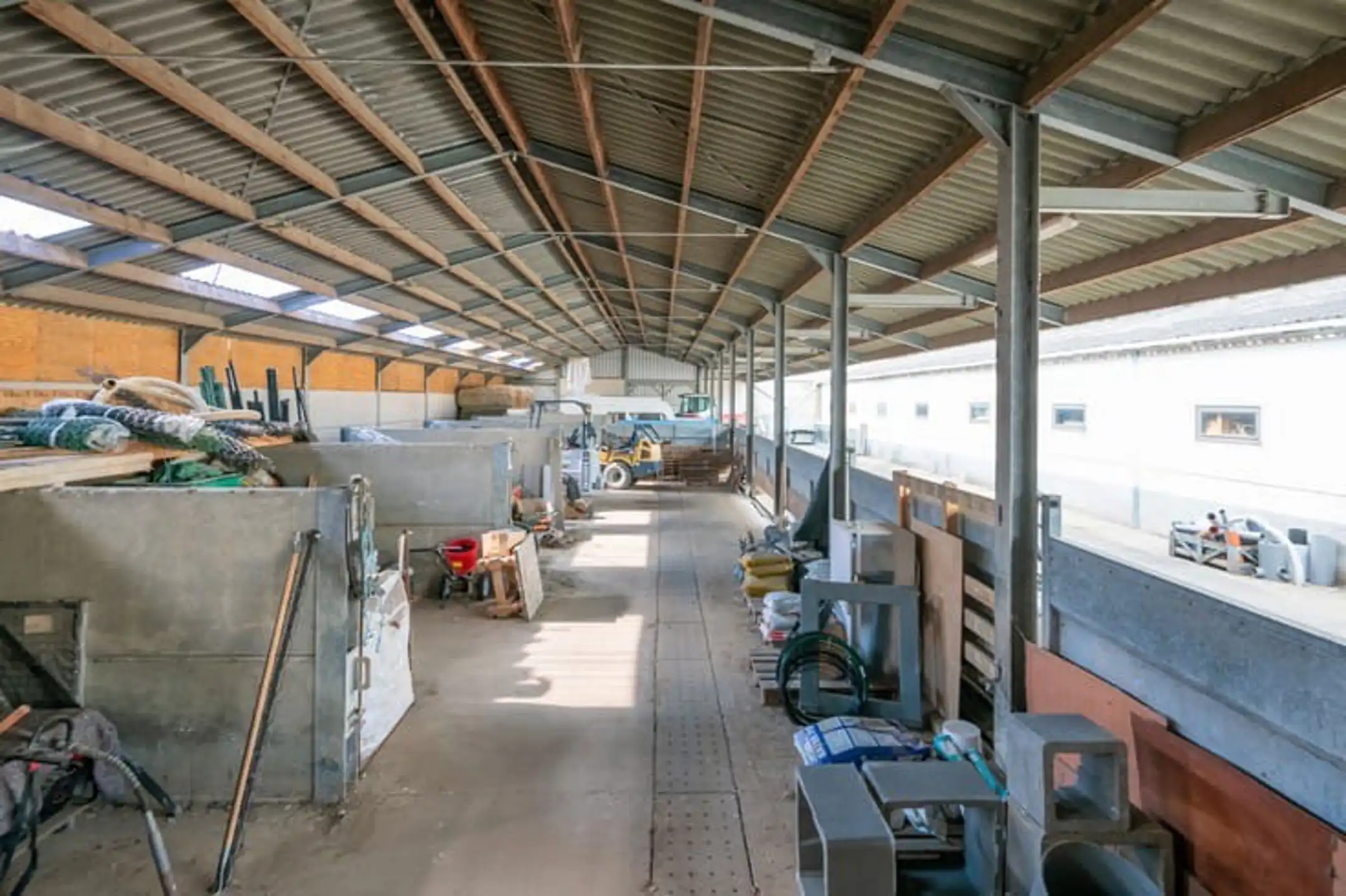 MEISE  – Landelijke woning met 3 loodsen op prachtig perceel foto 27