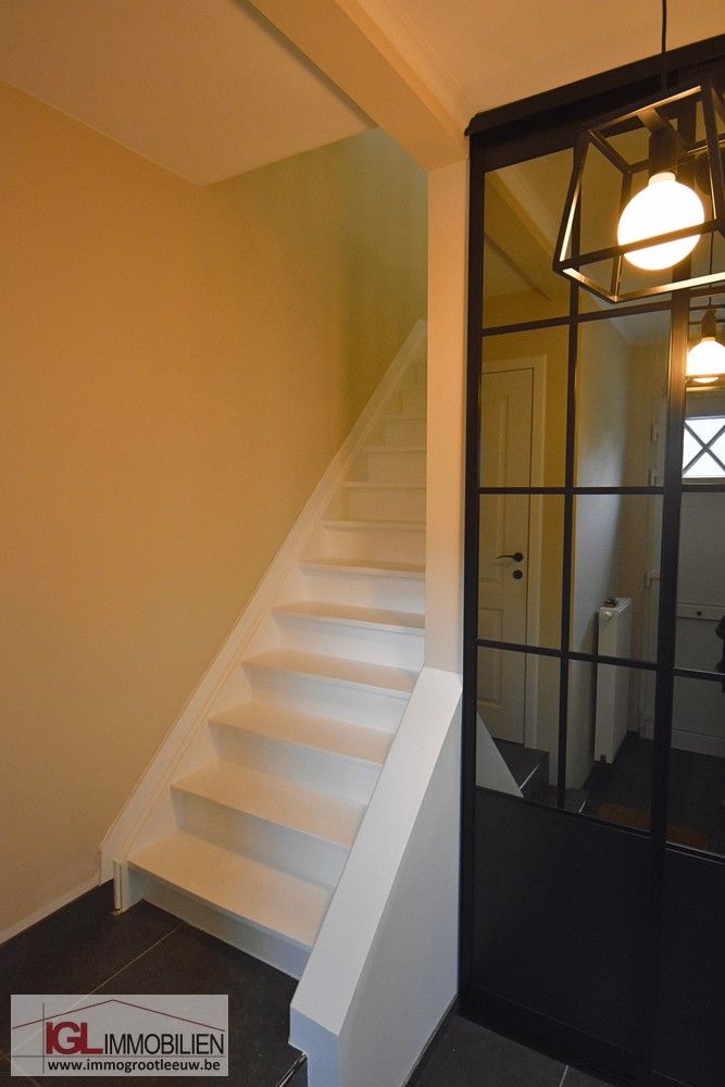 Smaakvol gerenoveerde woning met 3 slaapkamers, tuin en garage foto 8