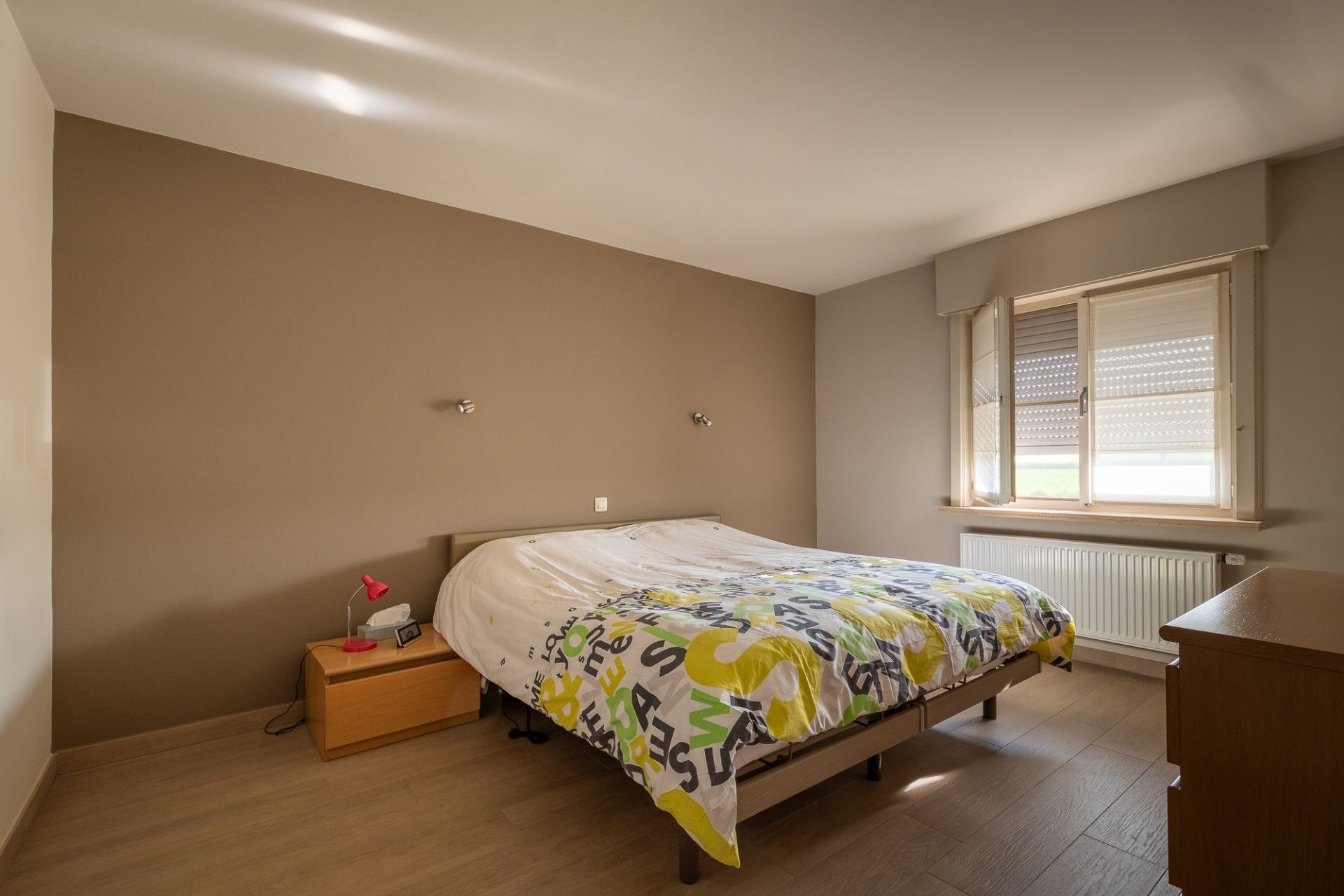 Rustig gelegen, ruime woning met magazijn foto 15