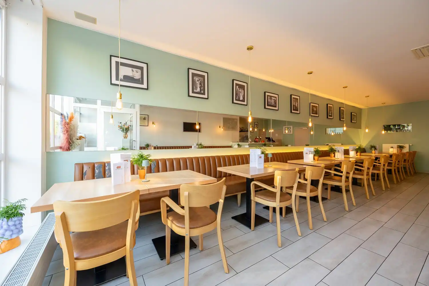 Handelsruimte met horecainrichting (overname inrichting mogelijk) foto 2