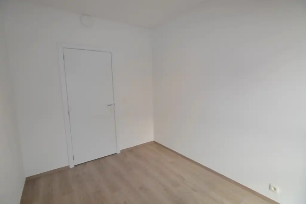 Modern, energiezuinig appartement met 2 slpks, terras, autostaanplaats en kelderberging. foto 17