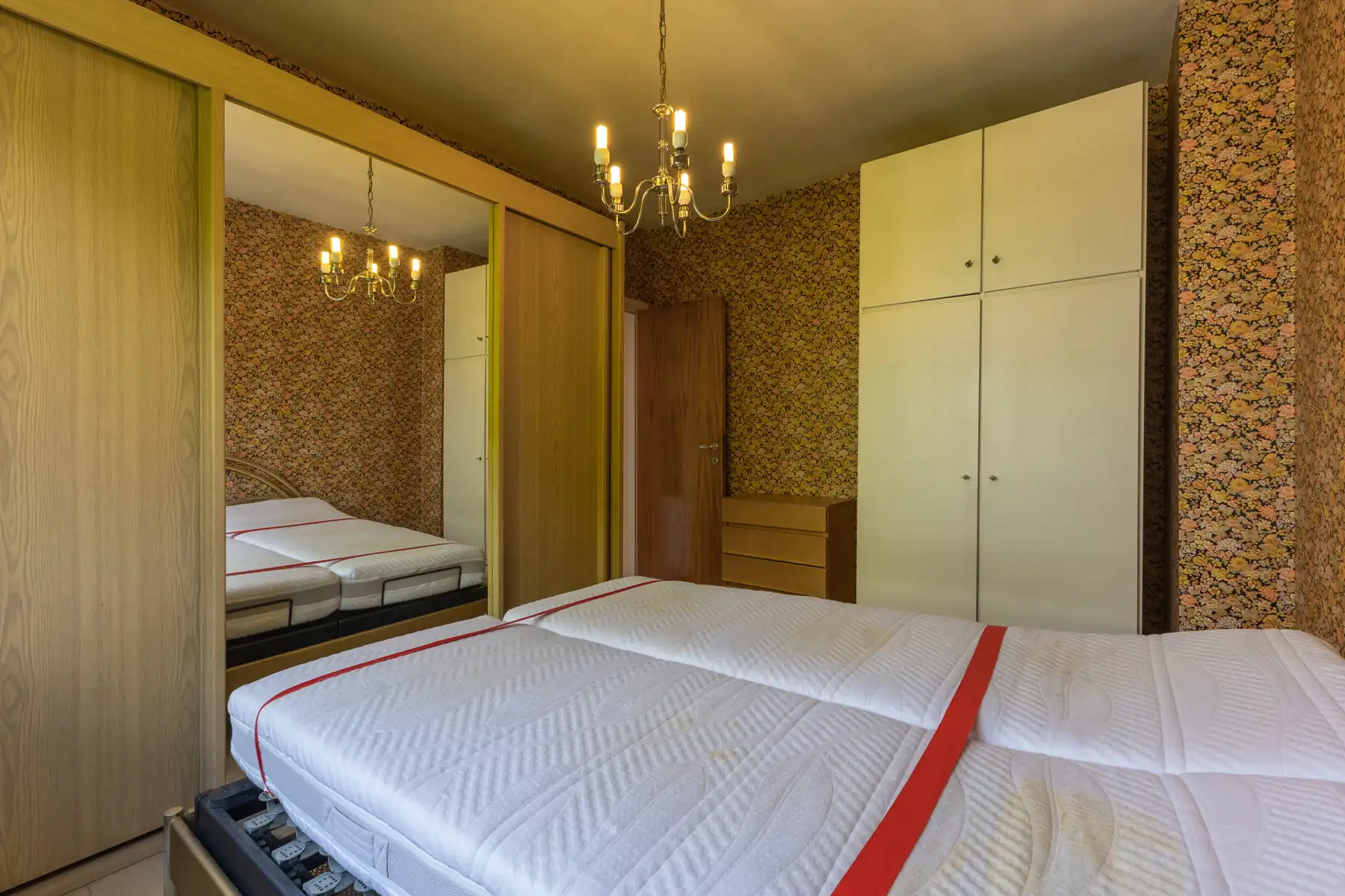 Gunstig gelegen woning met 3 slaapkamers, bureel en tuin foto 14
