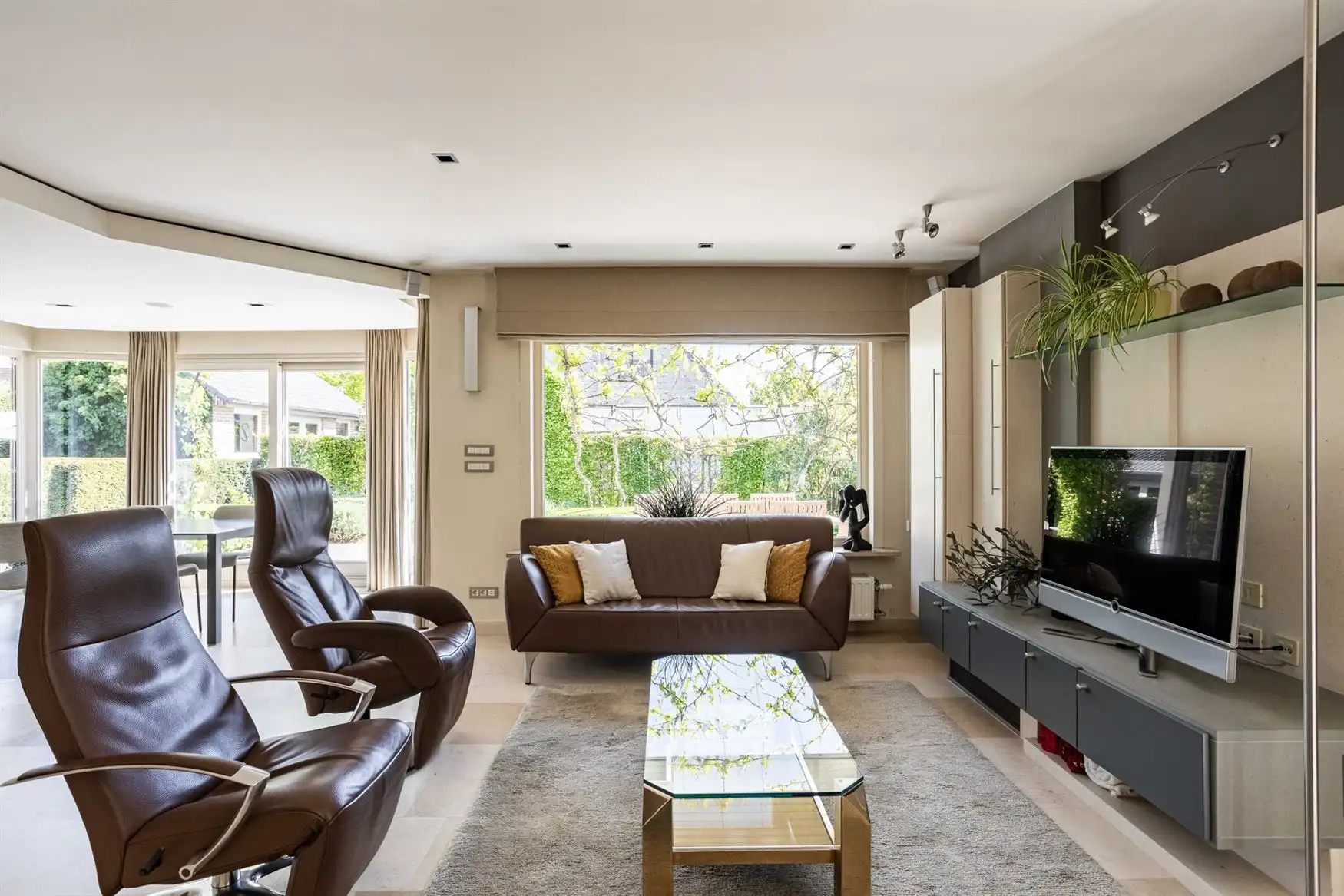 Exclusieve villa met zuidgerichte tuin in residentieel Jabbeke foto 4