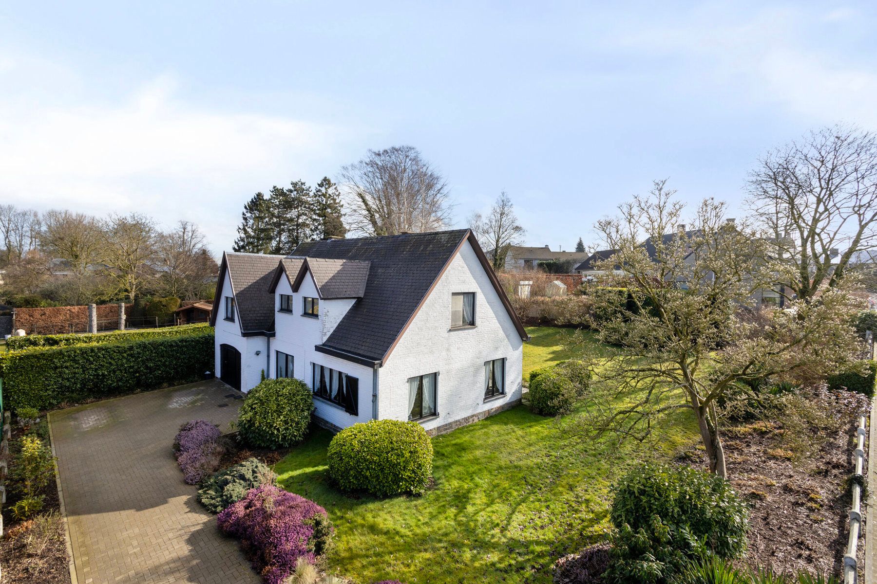 Residentieel gelegen villa met 4 slpks  foto 2