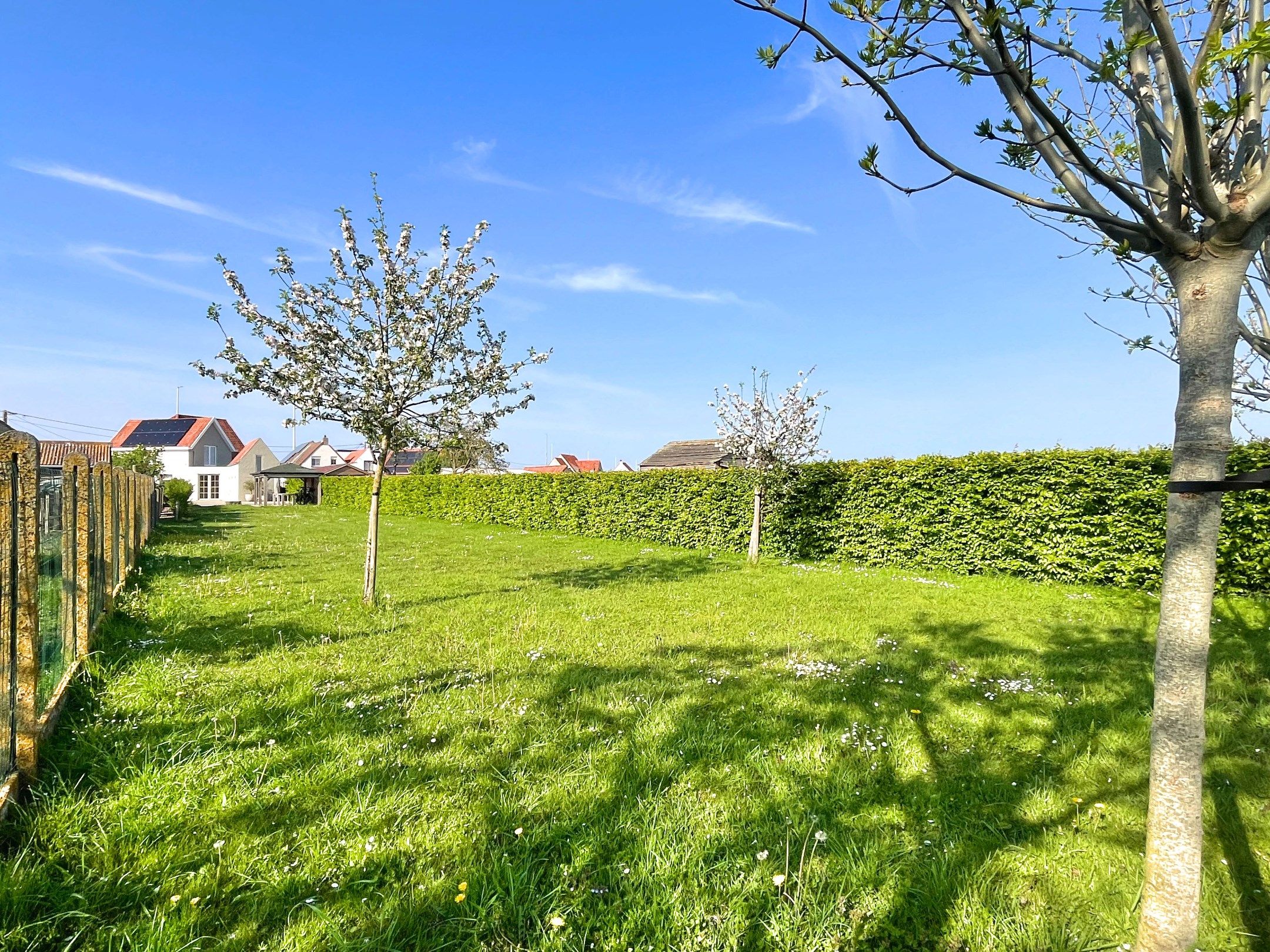 Landelijk huis met een grote tuin te Knokke-Heist foto {{pictureIndex}}