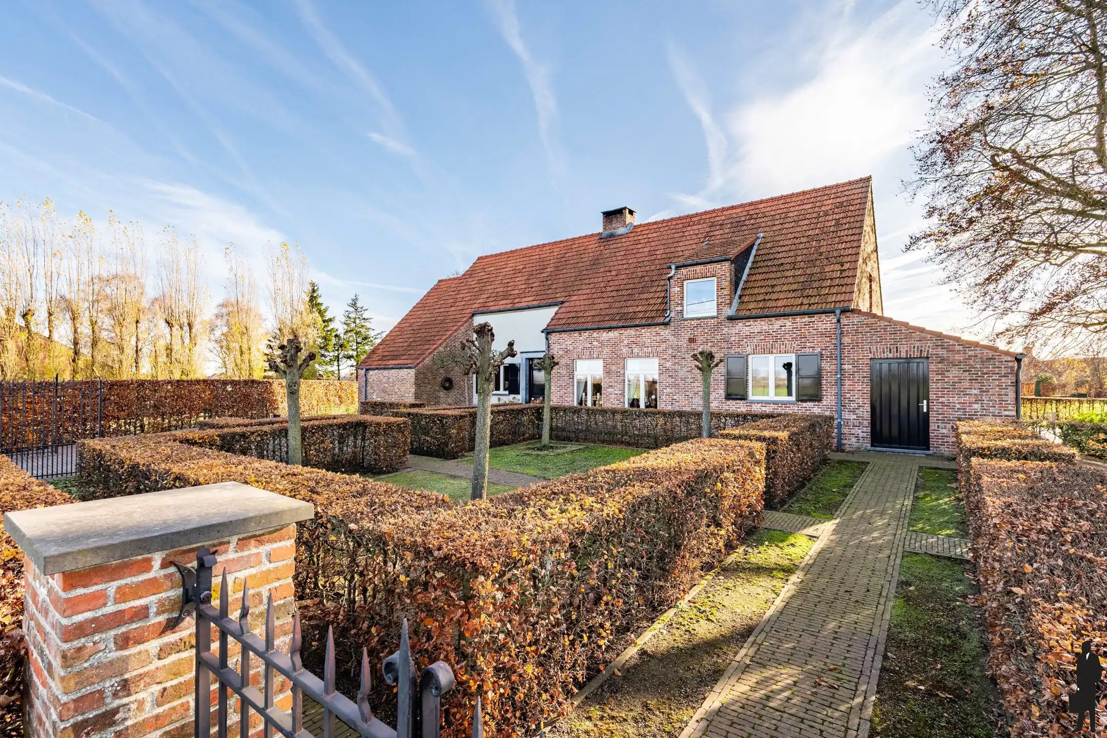 Landelijk gelegen woning in Minderhout op ca 9.000 m² grond foto 2