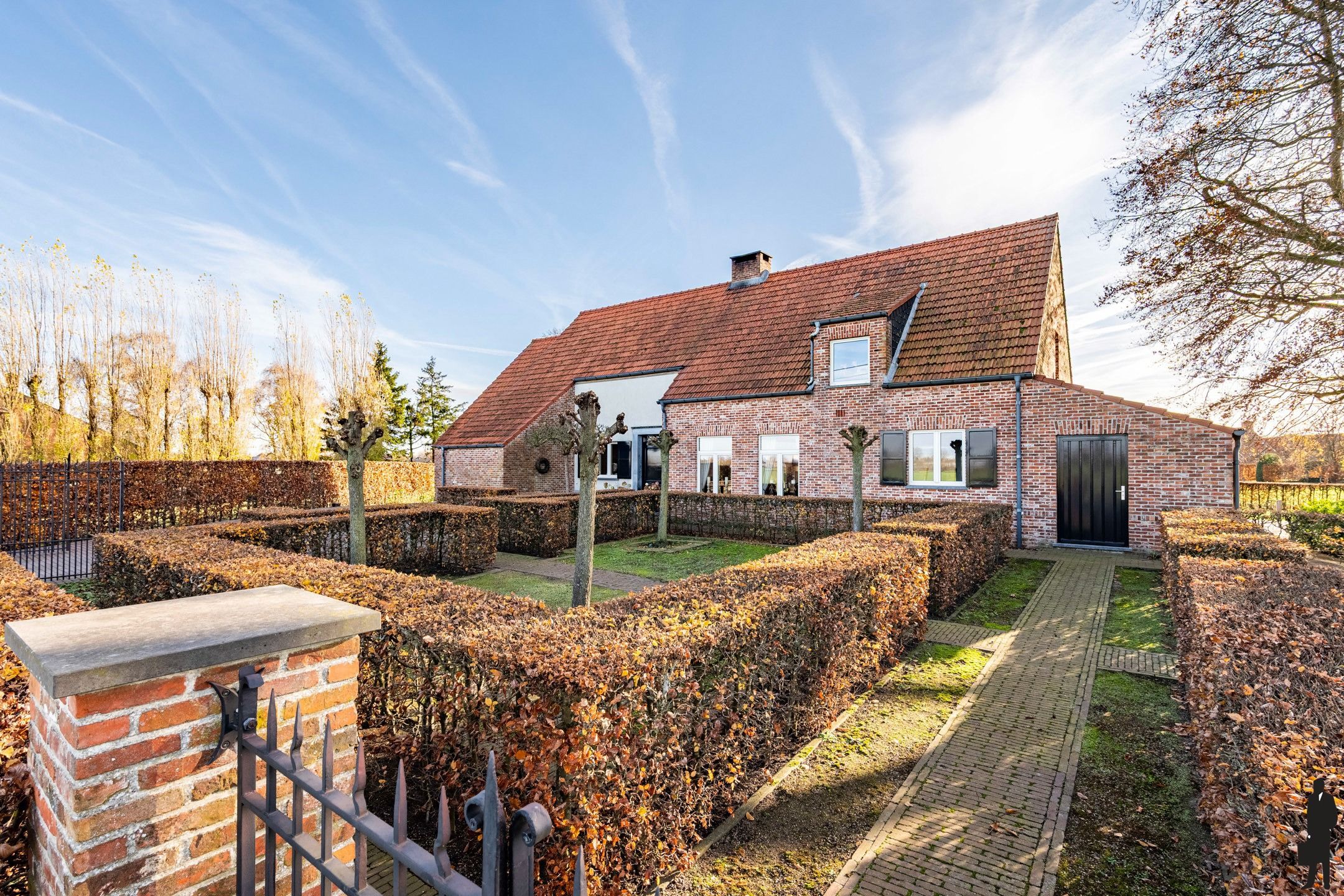 Landelijk gelegen woning in Minderhout op ca 9.000 m² grond foto 2
