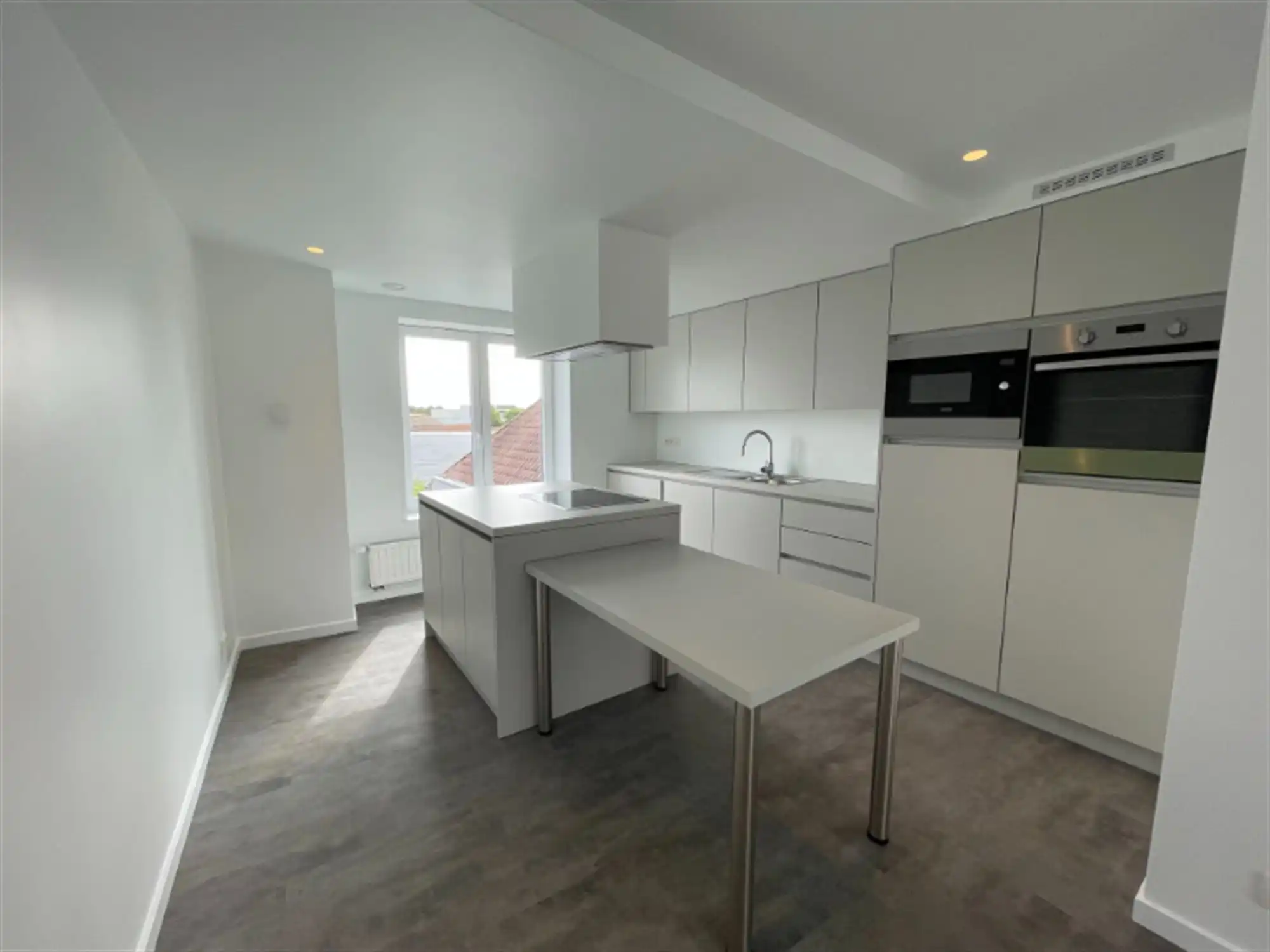 Volledig vernieuwd appartement foto {{pictureIndex}}