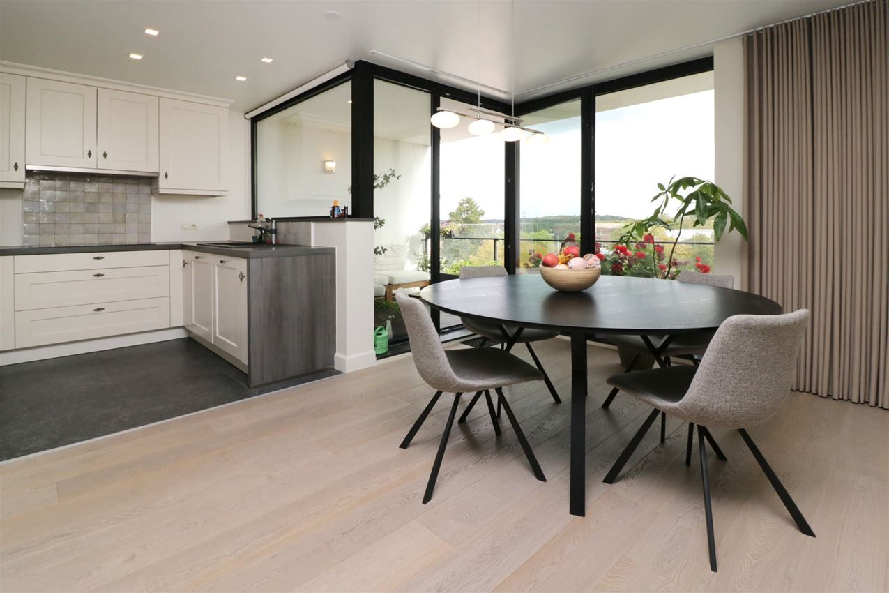 Duplex met 2 slpk., terras en garage temidden centrum foto 8