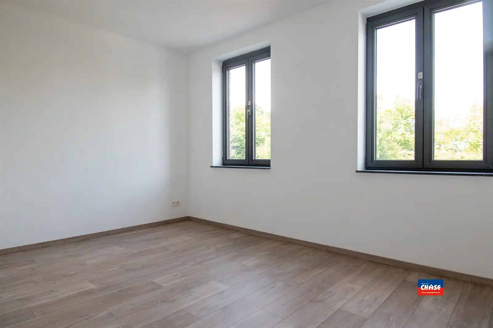 Gerenoveerde rijwoning met 3 slpks en grote tuin foto 16