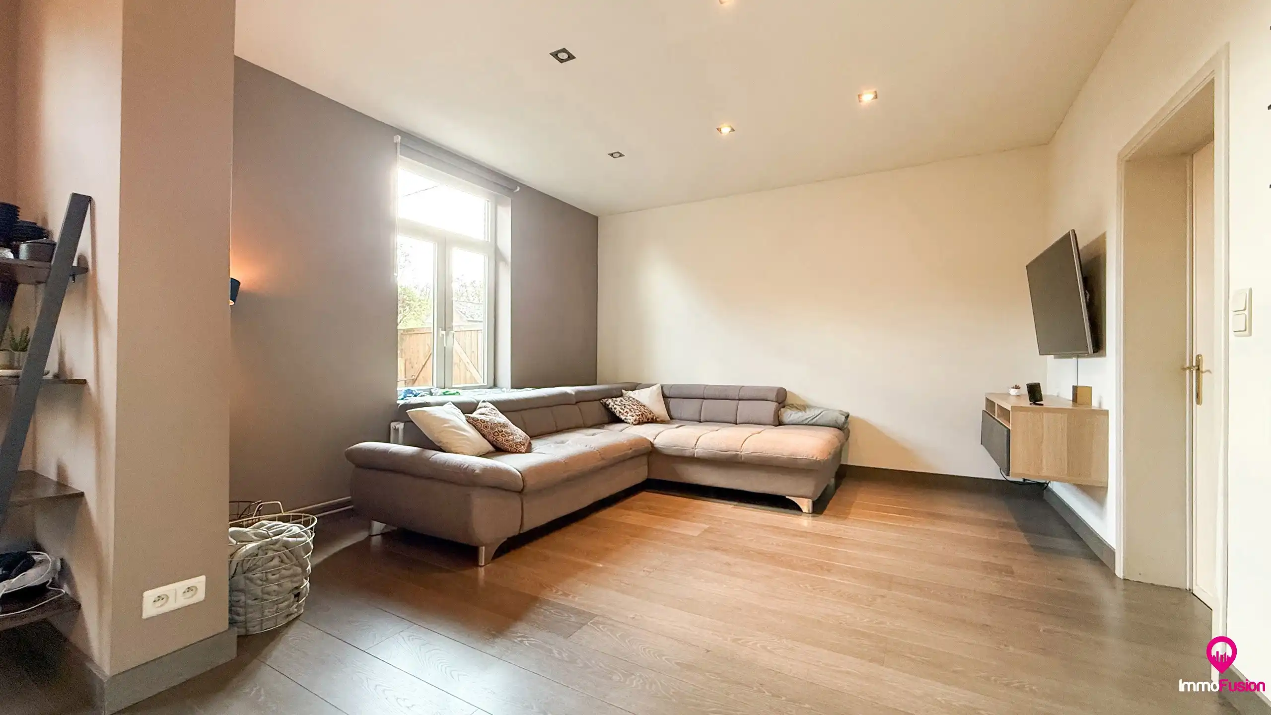 Charmante woning met 5 slaapkamers op een ruim perceel foto 7