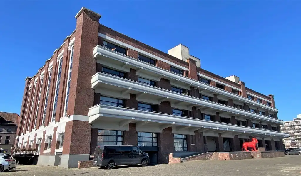 Loftkantoor te huur in Handelsdokcenter aan Stapelplein in Gent foto {{pictureIndex}}