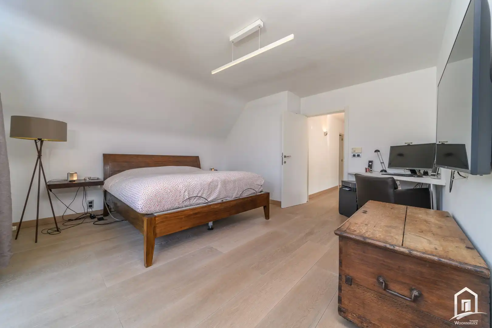 Instapklare villa met 3 SLK's, garage en riante tuin met zwembad foto 14