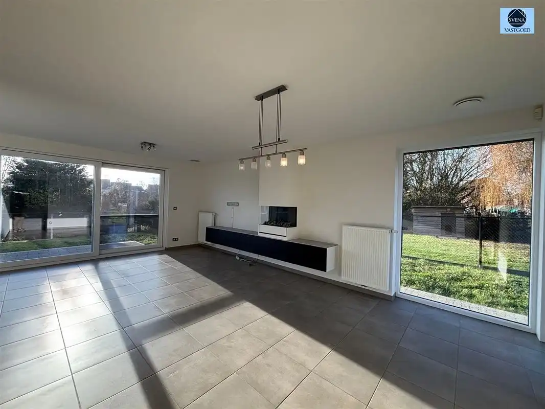 RUSTIG GELEGEN OPEN BEBOUWING MET 3 SLAAPKAMERS EN GARAGE foto 4