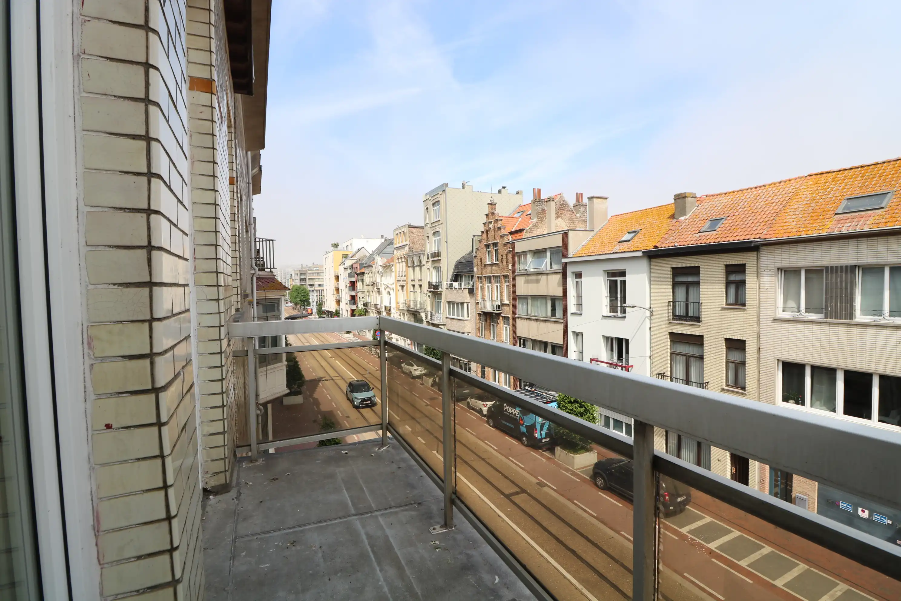 Zeer ruim, volledig gerenoveerd duplexappartement (128m²) met 3 slaapkamers en 2 badkamers. foto 8