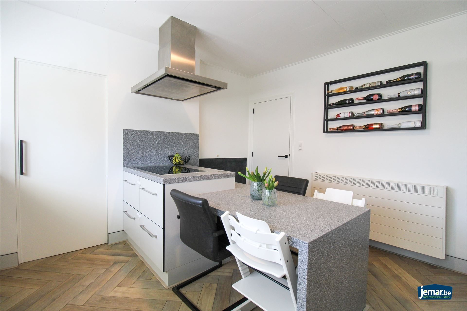 Instapklare gezinswoning met 5 slaapkamers gelegen op ruim perceel met verwarmd zwembad op ideale locatie te Maasmechelen! foto 6