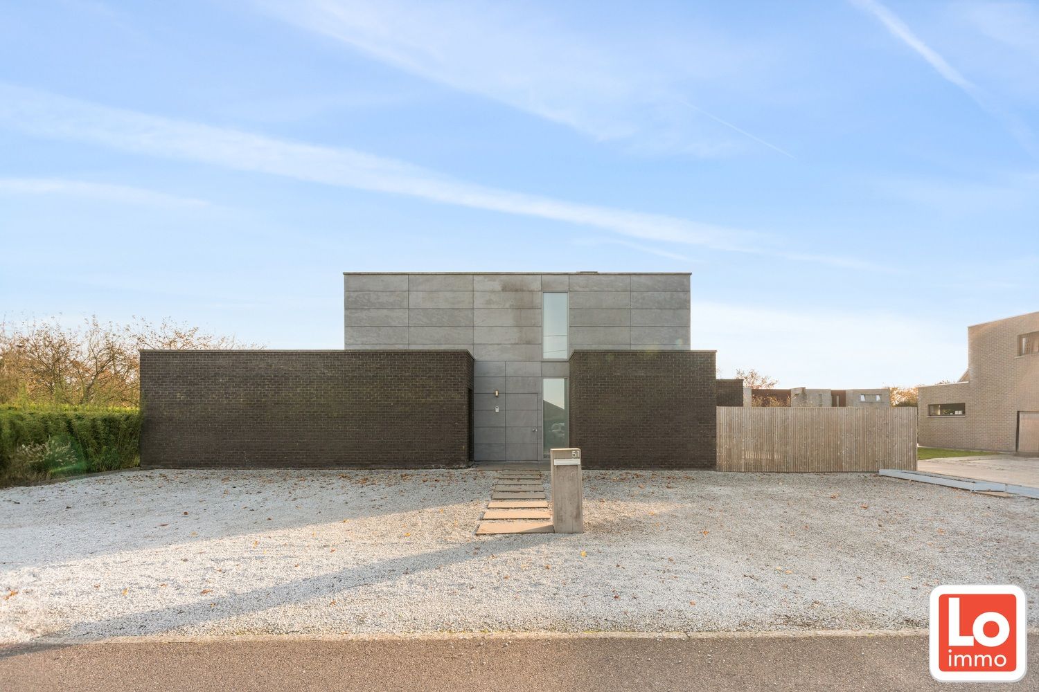 Exclusieve energiezuinige villa in een rustige straat. foto {{pictureIndex}}