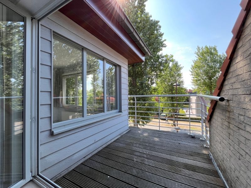 RUIM EN ZONNIG APPARTEMENT MET GARAGE foto {{pictureIndex}}